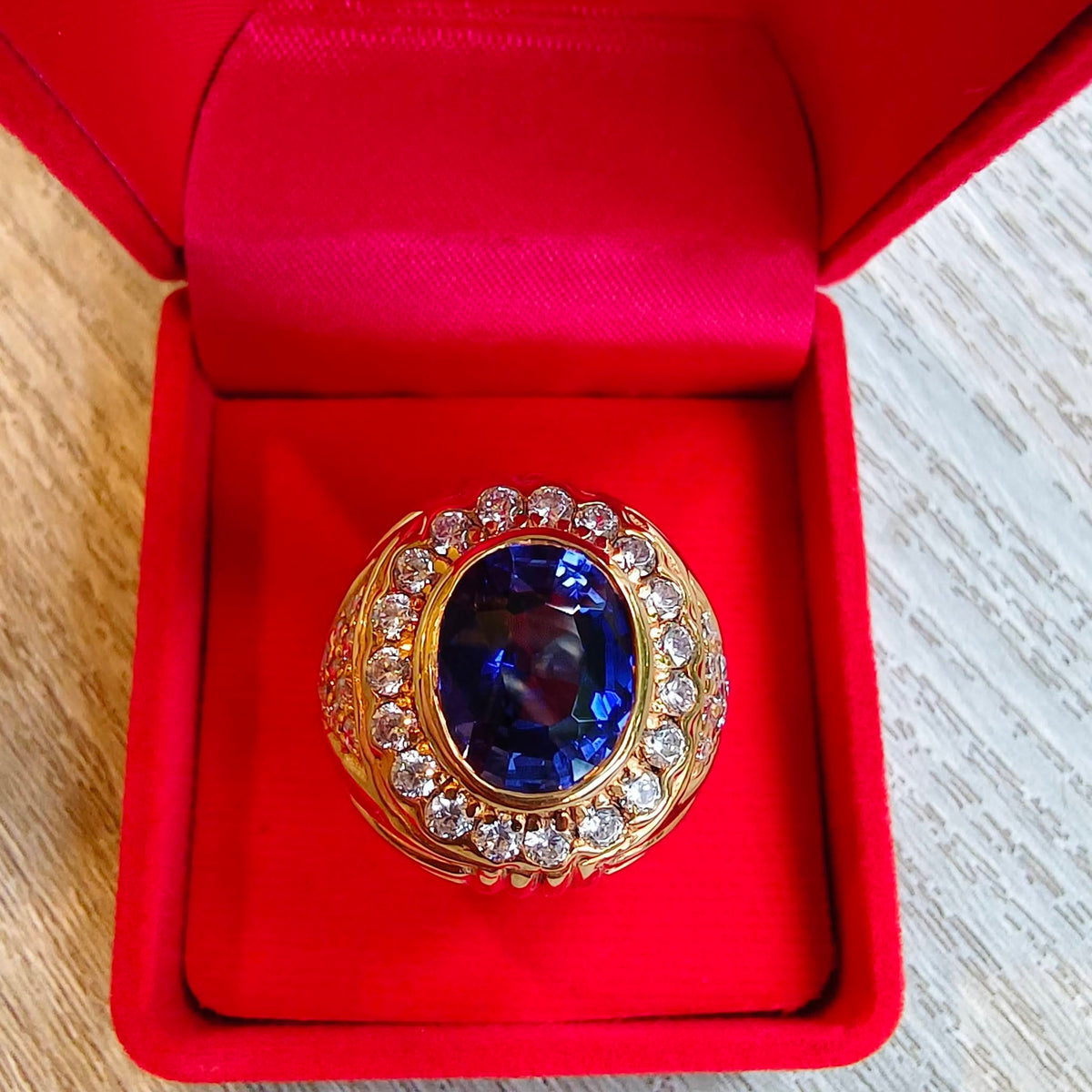BGL Signature Blue Sapphire Gold Ring – 4 Carats