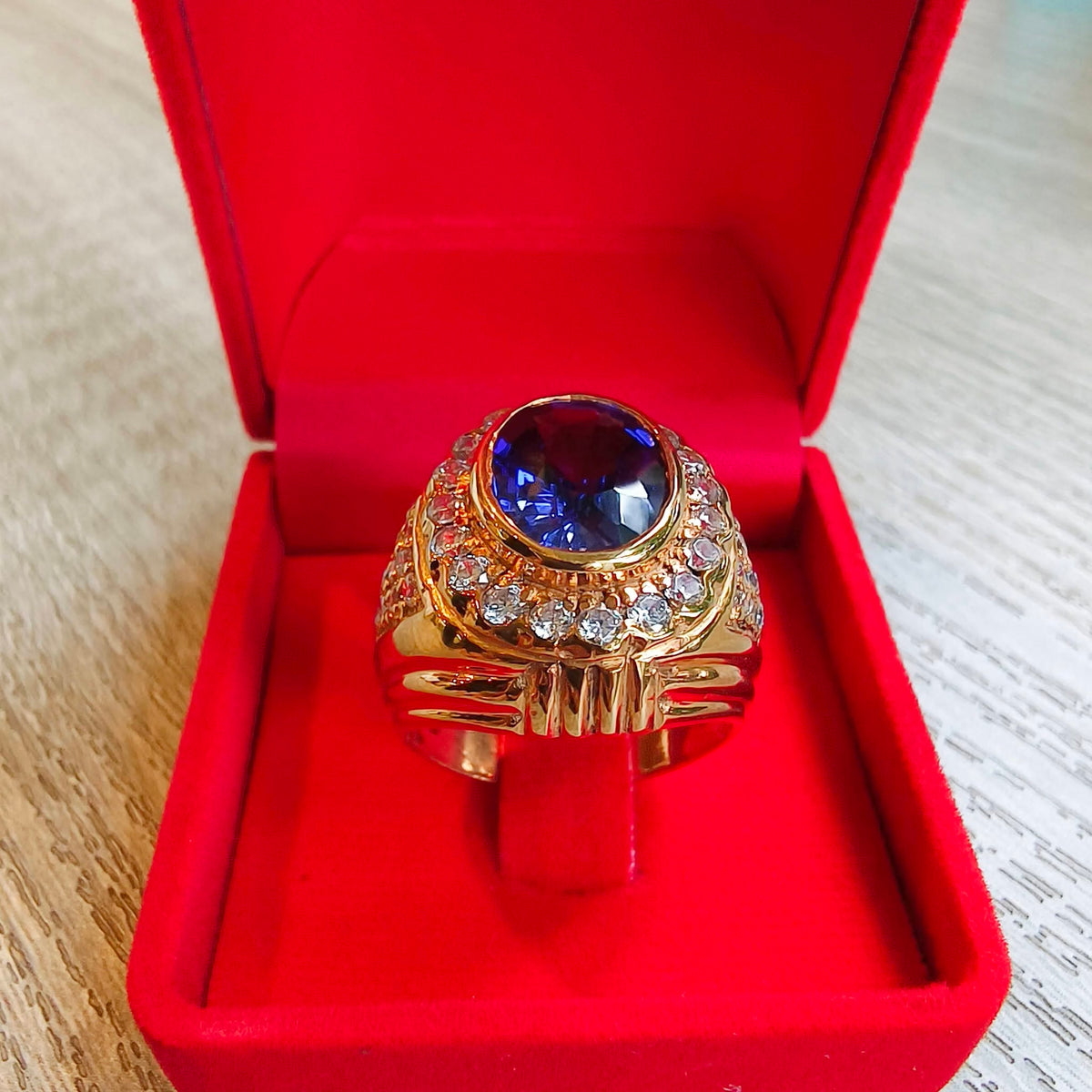 BGL Signature Blue Sapphire Gold Ring – 4 Carats