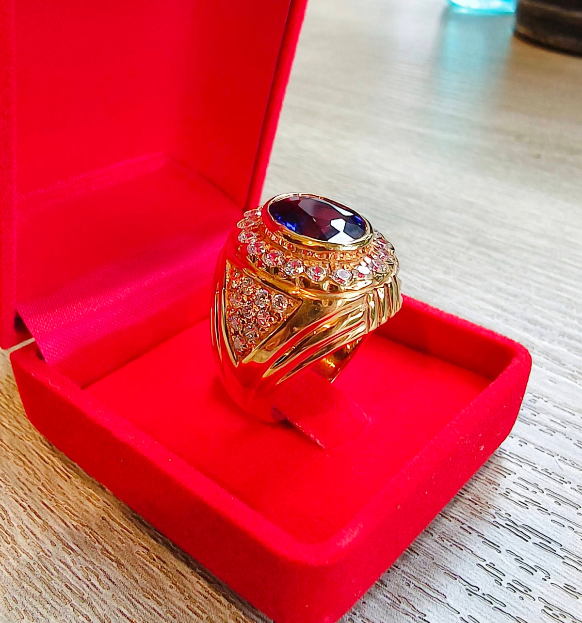 BGL Signature Blue Sapphire Gold Ring – 4 Carats