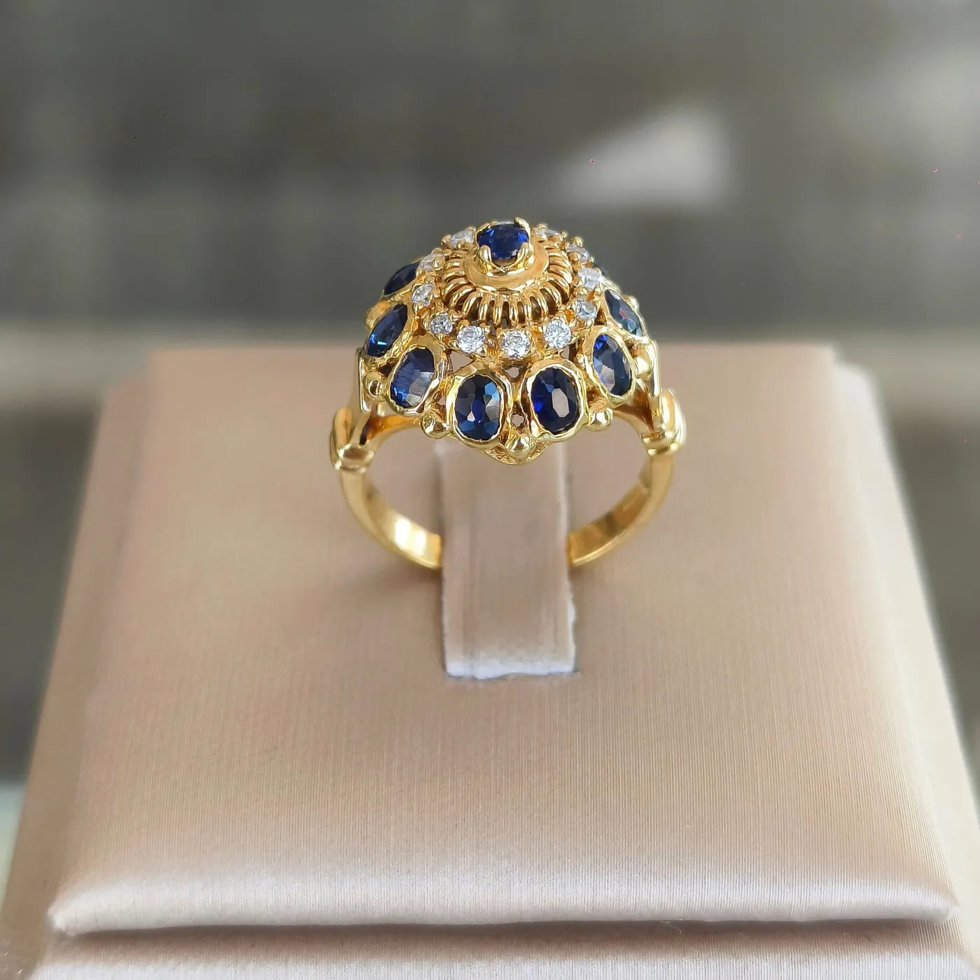 Blue sapphire ring with gold setting